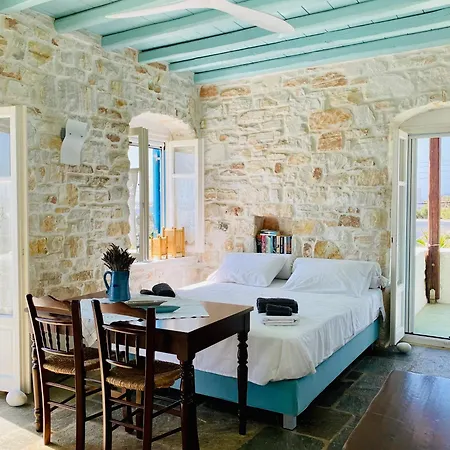 Santa Maria Traditional Stone Szánda María